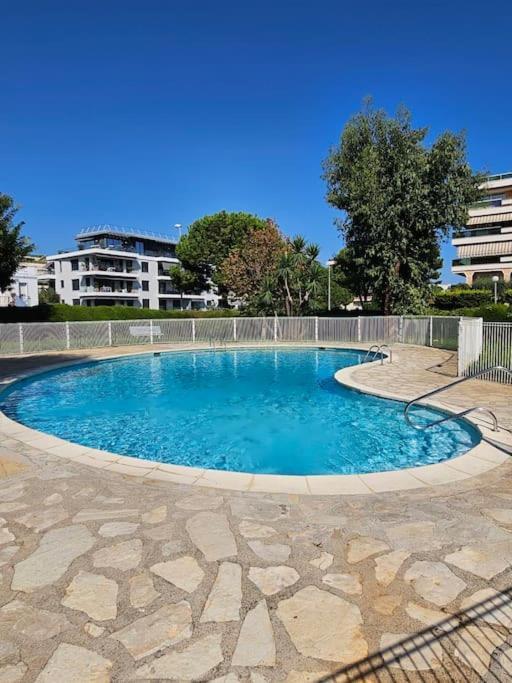Studio Saint-Laurent-Du-Var Bord De Mer Exterior photo